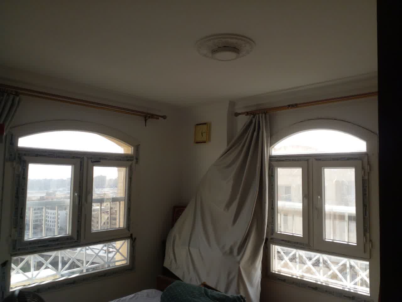 شباكان يو بي في سي مفصلي أرش مع بانل شفاف في الأسفل