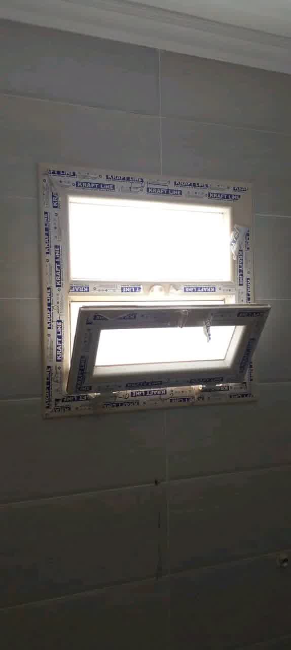 شباك قلاب ، مع جزء زجاجي ثابت ، قطاع كرافت لاين يو بي في سي