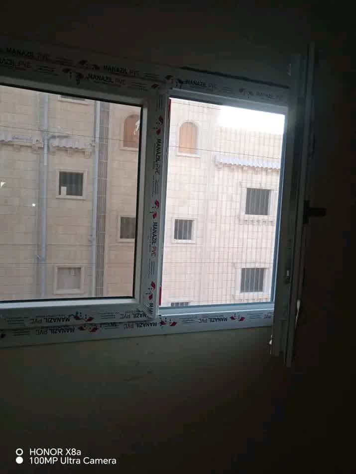 شباك مفصلي قطاع منازل بي في سي مع سلك بليسيه لحجب الناموس والحشرات الطائرة