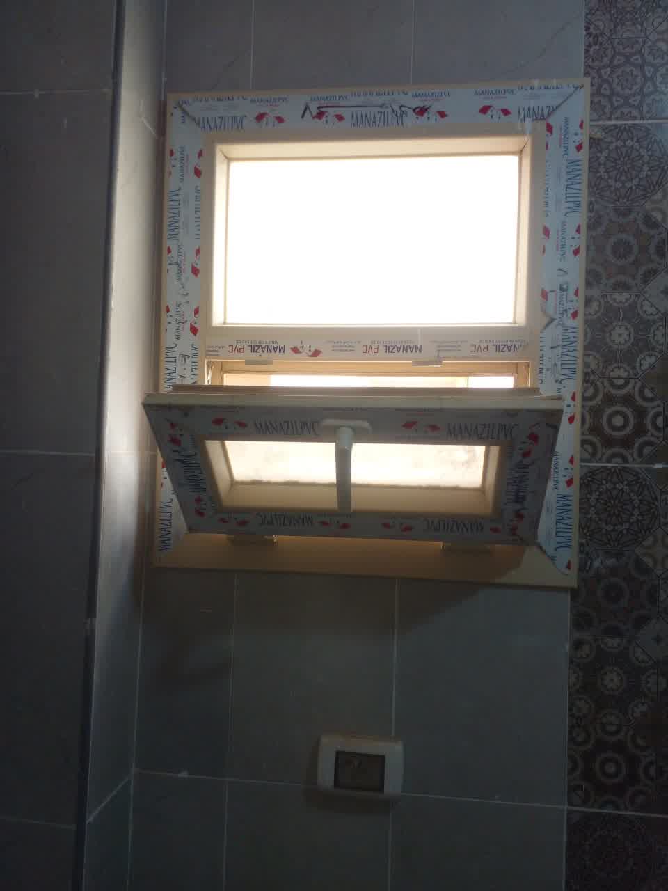 شباك قلاب قطاع منازل بي في سي