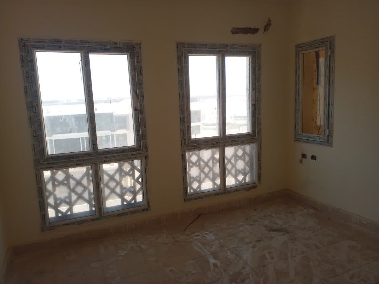 3 شبابيك قطاع كومبن ، شباك مفصلي ، و 2 شباك جرار