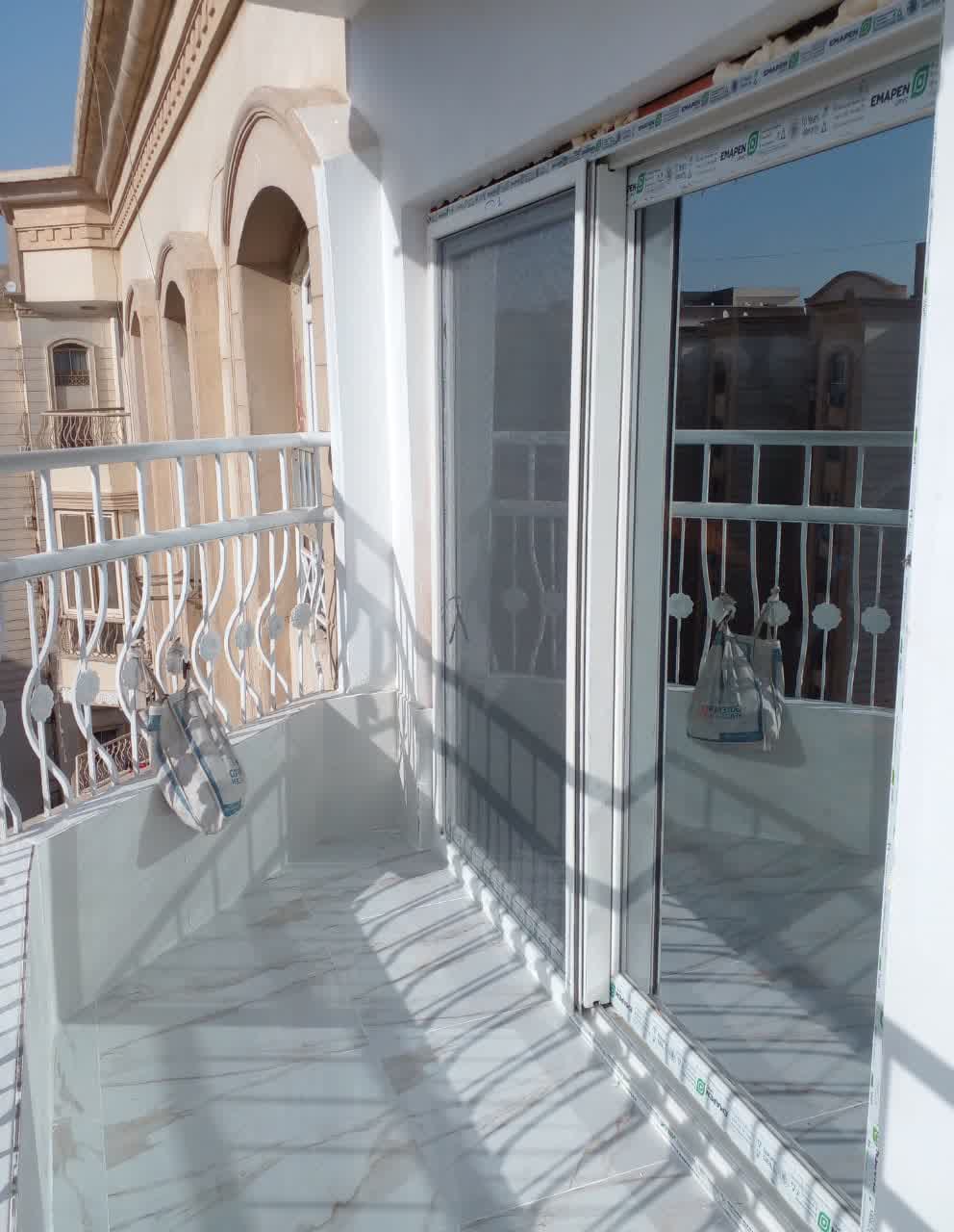 باب بلكونة جرار قطاع إيمابن يو بي في سي