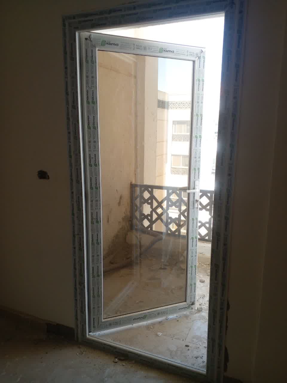 باب بلكونة مفصلي قطاع إيمابن يو بي في سي