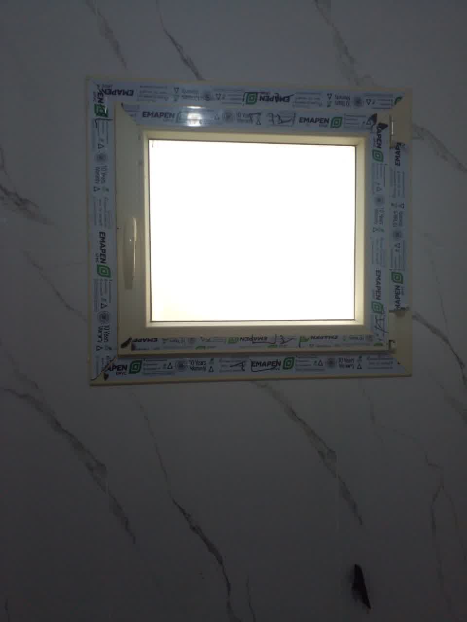 شباك مفصلي صغير - قطاع إيمابن يو بي في سي