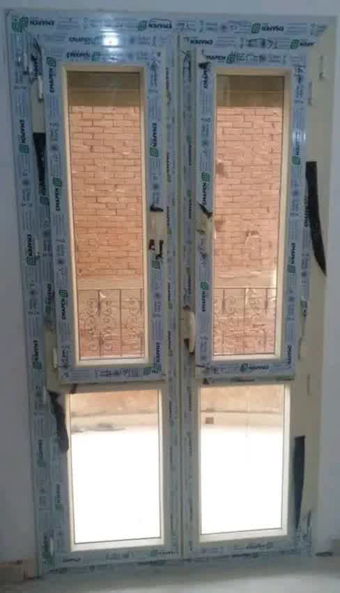 باب بلكونة مفصلي بـ درفتين ، درفة داخل درفة ، قطاع إيمابن يو بي في سي