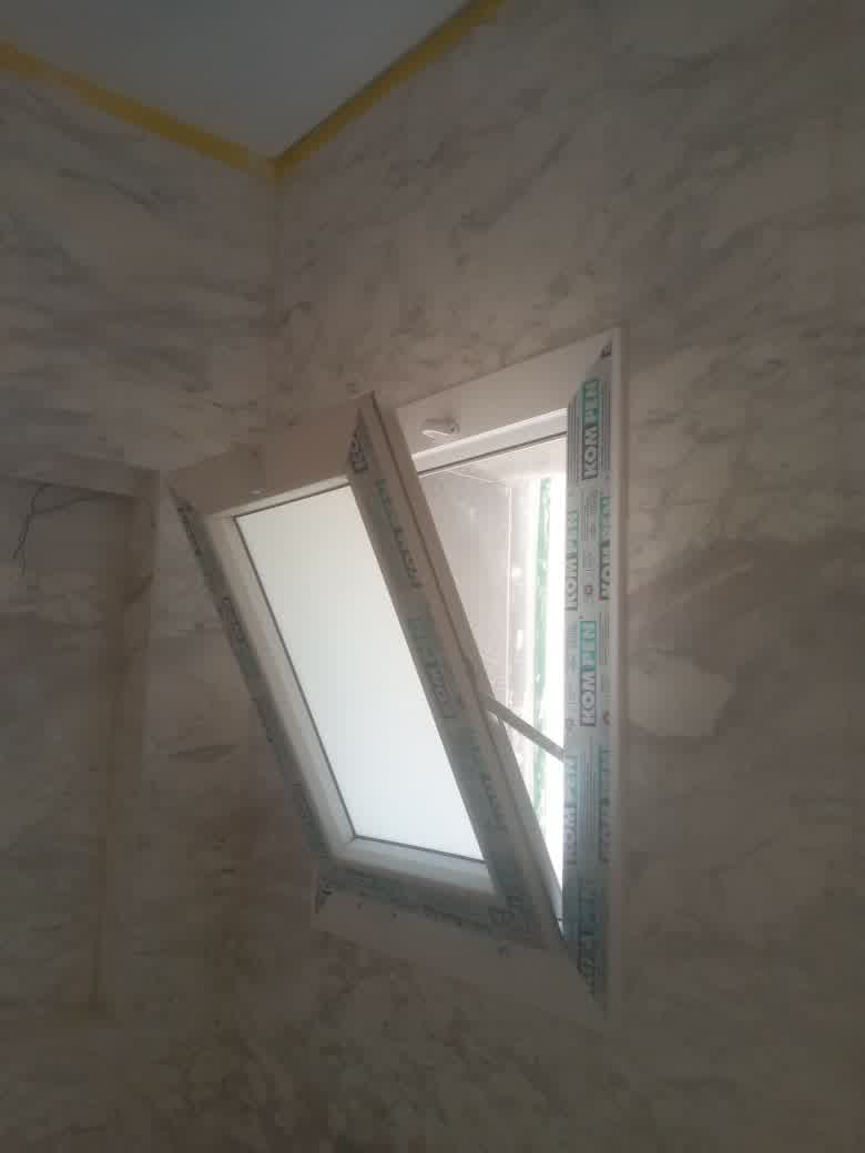 شباك مفصلي قلاب للحمام