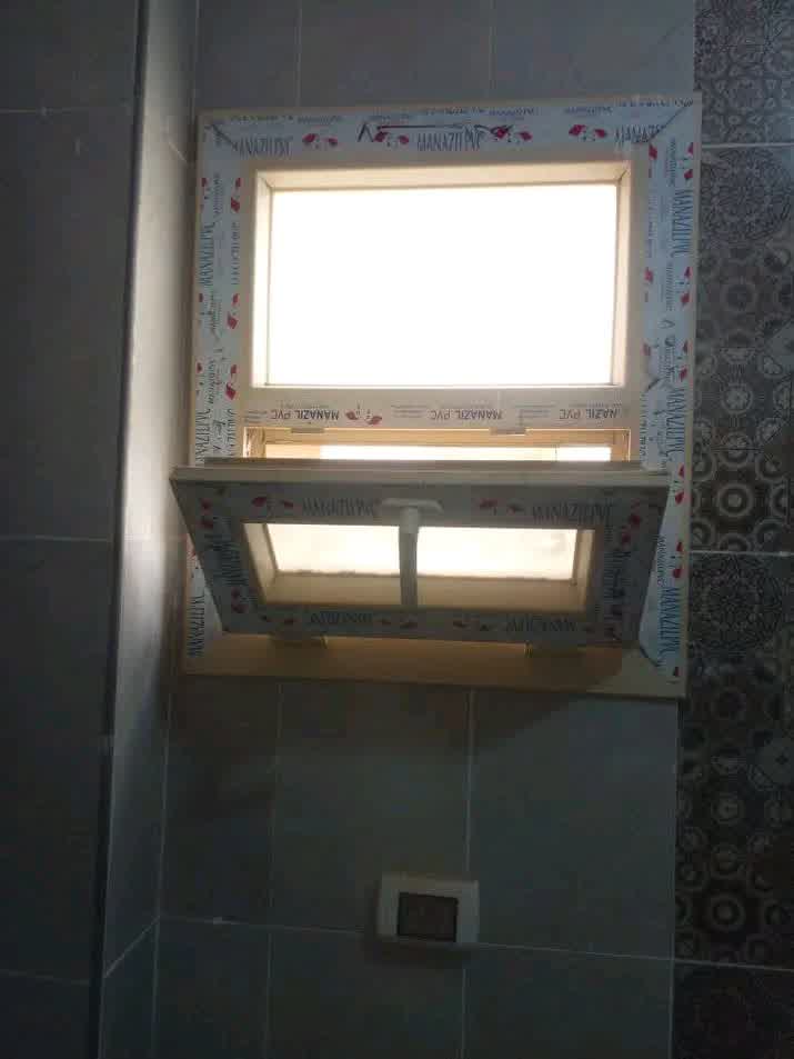 شباك يو بي في سي ، يفتح قلاب ، قطاع منازل